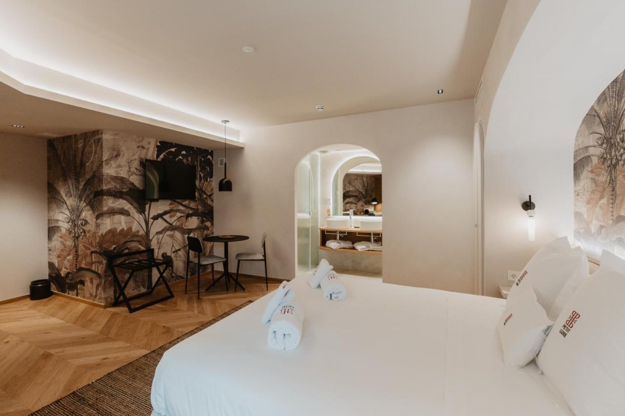 Hotel Petit Luxe Terrassa Exterior photo