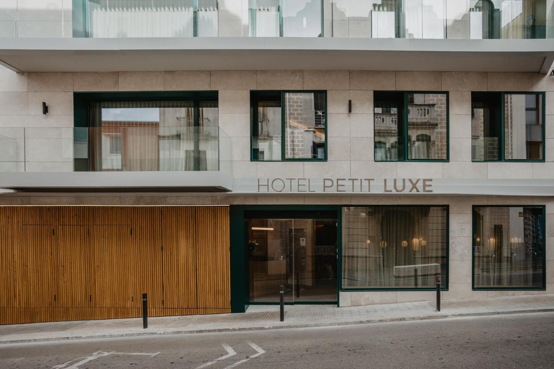 Hotel Petit Luxe Terrassa Exterior photo
